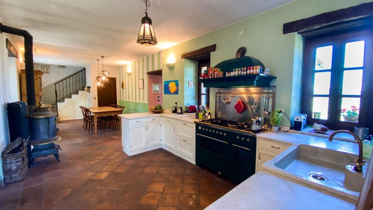 Vakantiehuis met adembenemend uitzicht Monastero Bormida Buitenkant foto