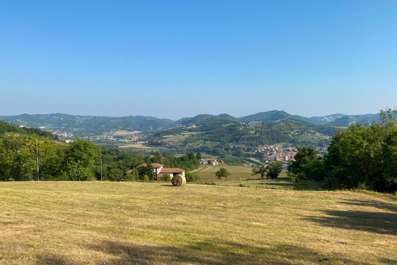 Vakantiehuis met adembenemend uitzicht Monastero Bormida Buitenkant foto