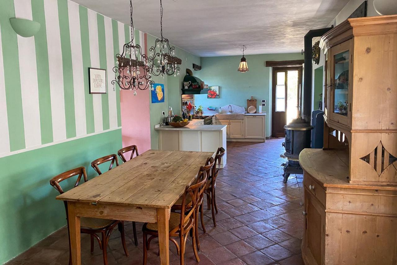 Vakantiehuis met adembenemend uitzicht Monastero Bormida Buitenkant foto