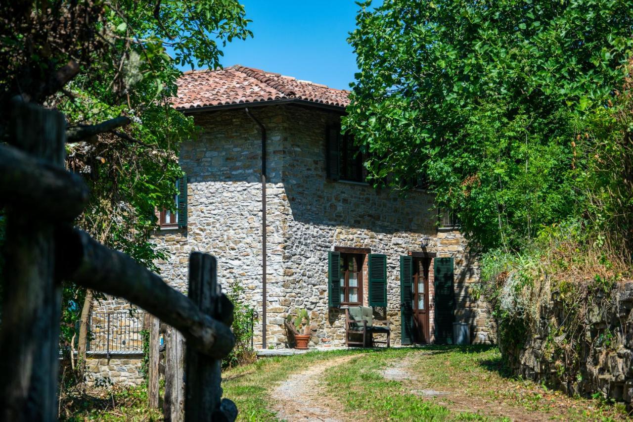 Vakantiehuis met adembenemend uitzicht Monastero Bormida Buitenkant foto