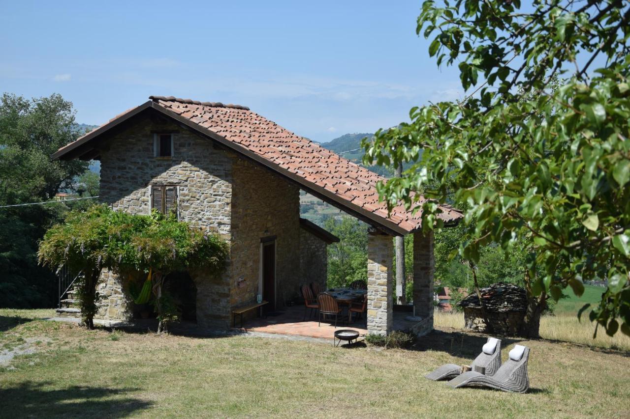 Vakantiehuis met adembenemend uitzicht Monastero Bormida Buitenkant foto