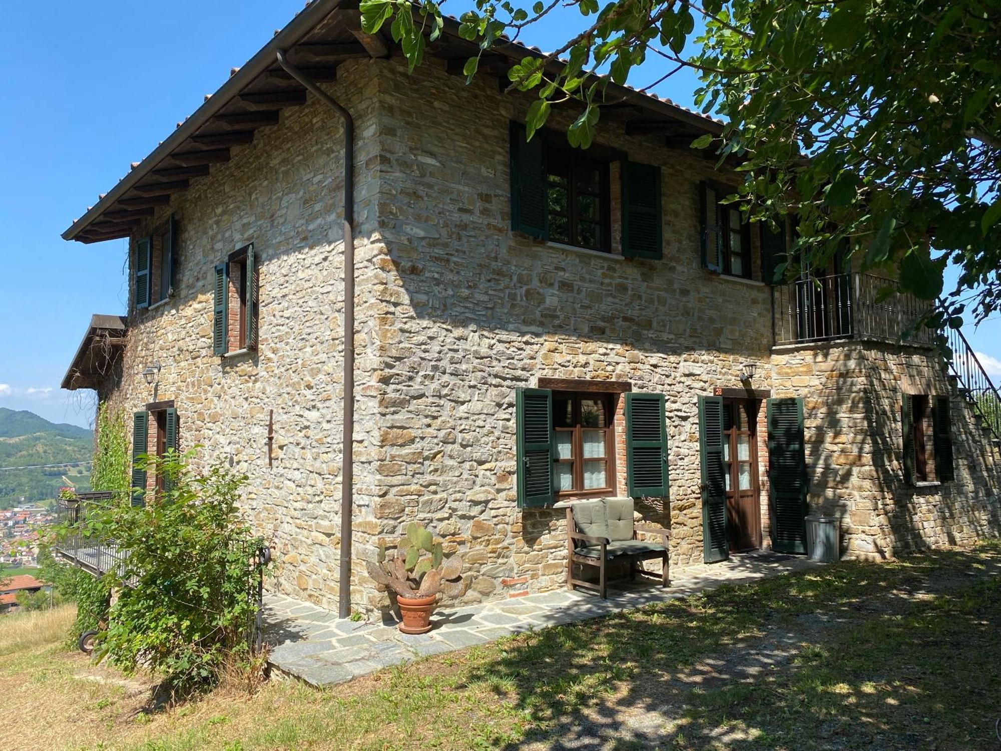 Vakantiehuis met adembenemend uitzicht Monastero Bormida Buitenkant foto